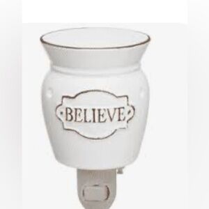 SCENTSY BELIEVE HOLIDAY PLUG IN WARMER